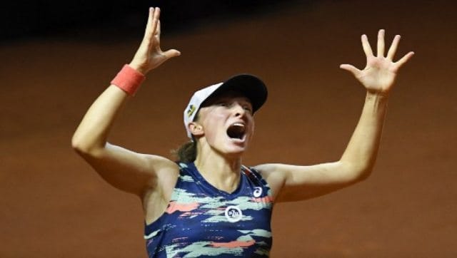 Stuttgart Open Iga Swiatek Brushes Past Aryna Sabalenka To Win Title