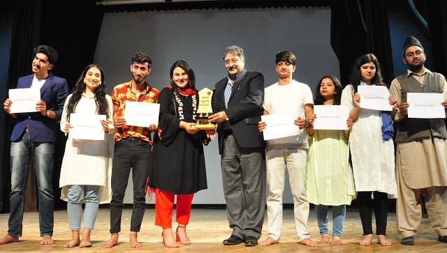 Students from SSM College of Engineering being felicitated after their performance | Photo by Idrees Bukhtiyar 