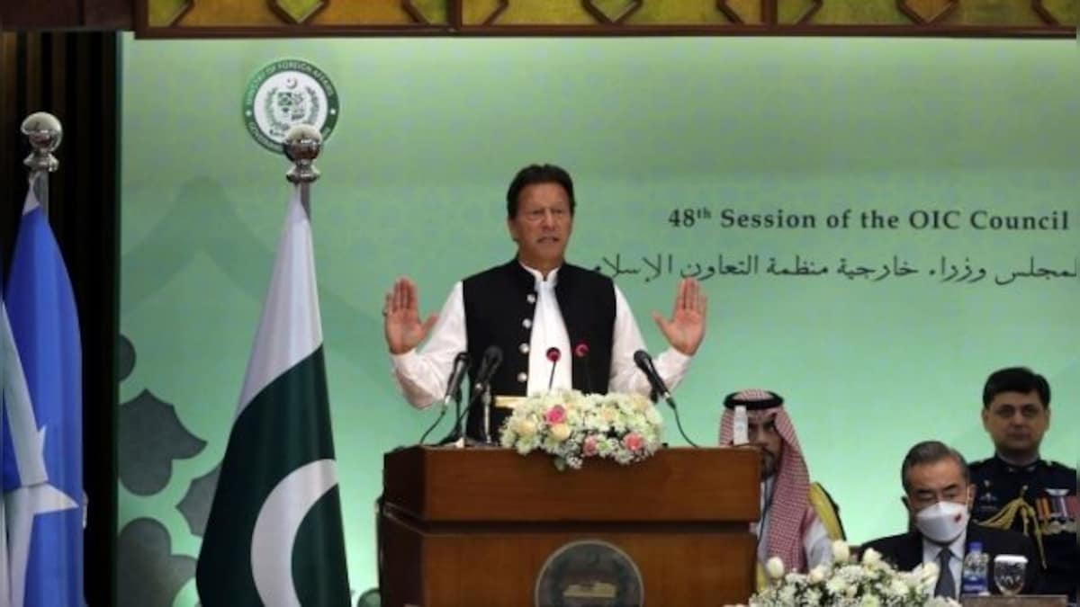 Imran Khan to address Pakistan ahead of no-confidence vote