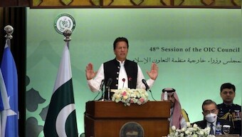 Imran Khan to address Pakistan ahead of no-confidence vote