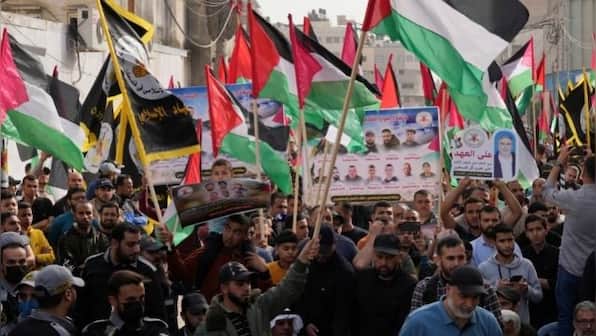Palestinian assailants shoot and kill Israeli security guard in West Bank, could further tensions