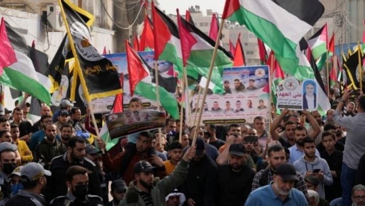 Palestinian assailants shoot and kill Israeli security guard in West Bank, could further tensions