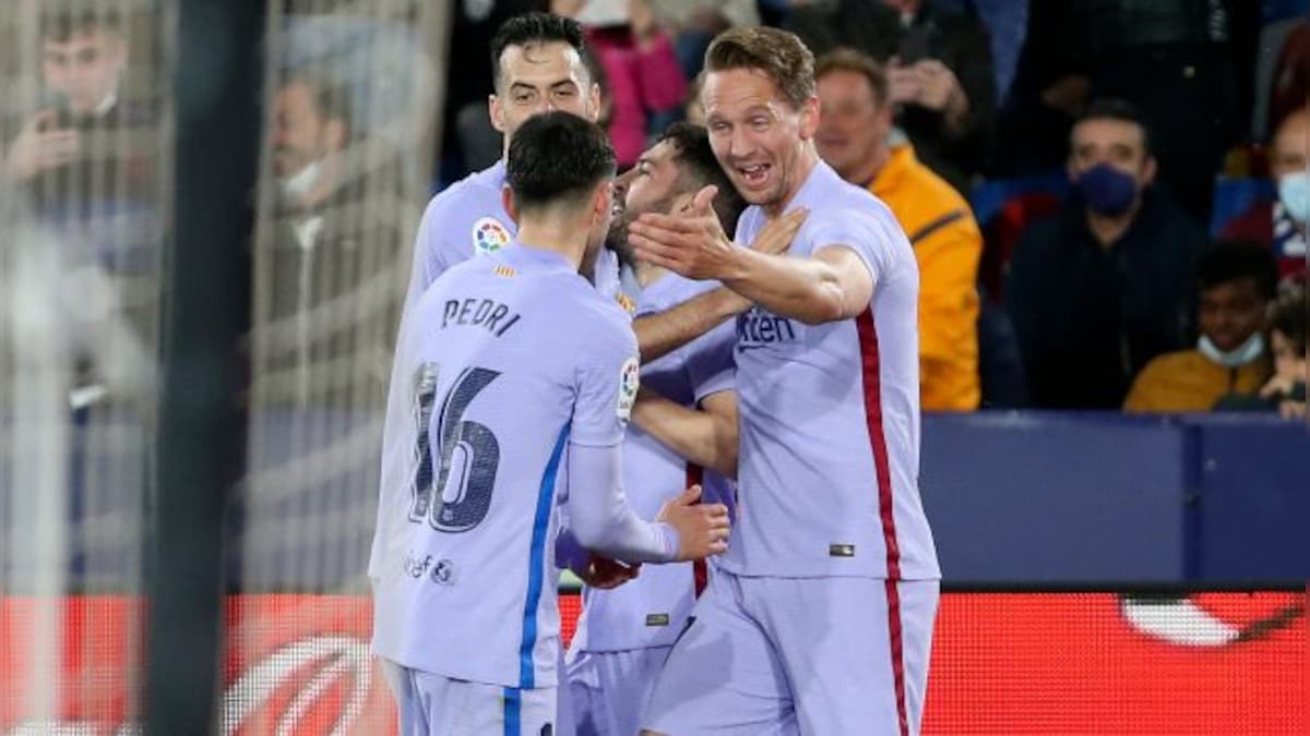 LaLiga: Luuk de Jong late winner sees Barcelona beat Levante in five-goal thriller