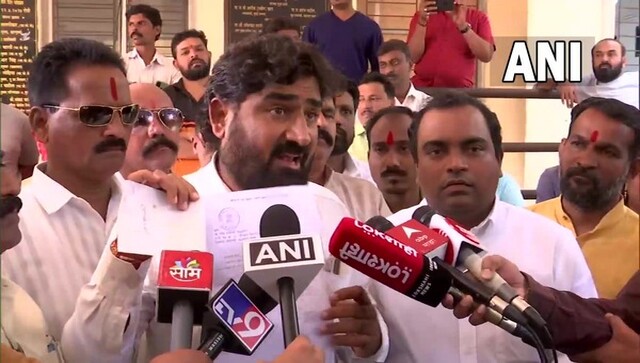 MNS plays Hanuman Chalisa on loudspeakers at its Mumbai office; leader detained MNS plays Hanuman Chalisa on loudspeakers at its Mumbai office; leader detained