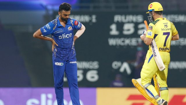 MS Dhoni scored 16 off last four balls to take CSK across the finishing line. Image: Sportzpics for IPL