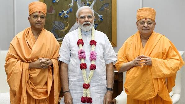 PM Modi meets BAPS Sadhus, lauds their relief work during COVID, Ukraine crisis