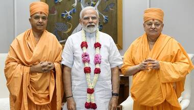 PM Modi meets BAPS Sadhus, lauds their relief work during COVID, Ukraine crisis
