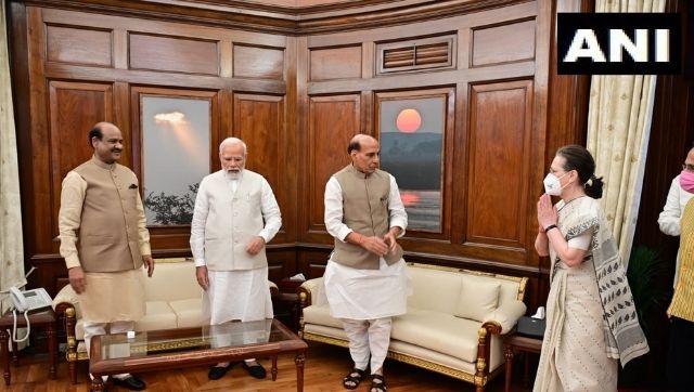 PM Modi meets Sonia Gandhi, Farooq Abdullah, Mulayam Singh Yadav after conclusion of Budget Session PM Modi meets Sonia Gandhi, Farooq Abdullah, Mulayam Singh Yadav after conclusion of Budget Session