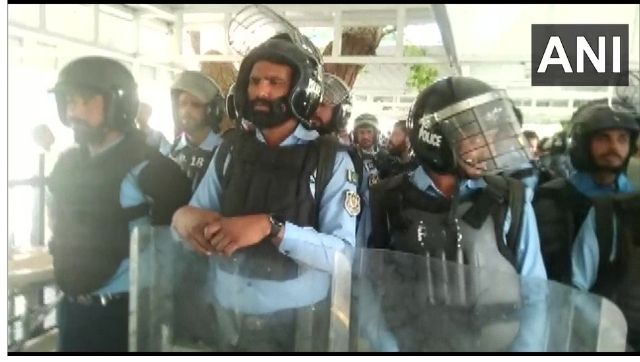 Pakistan: Security beefed up outside Supreme Court ahead of verdict over deputy speaker's ruling Pakistan: Security beefed up outside Supreme Court ahead of verdict over deputy speaker's ruling