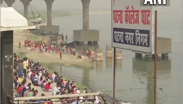Bihar: Ganga Ghat in Patna transforms into open classroom each weekend for govt job aspirants Bihar: Ganga Ghat in Patna transforms into open classroom each weekend for govt job aspirants