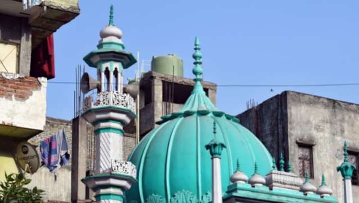 Loudspeaker row: MNS workers play Hanuman Chalisa near mosque in Mumbai