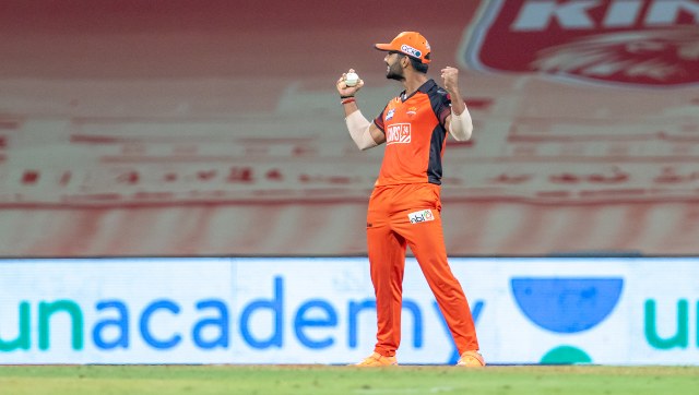 Watch: Rahul Tripathi takes one-handed stunner to remove Shubman Gill during Hyderabad-Gujarat game Watch: Rahul Tripathi takes one-handed stunner to remove Shubman Gill during Hyderabad-Gujarat game