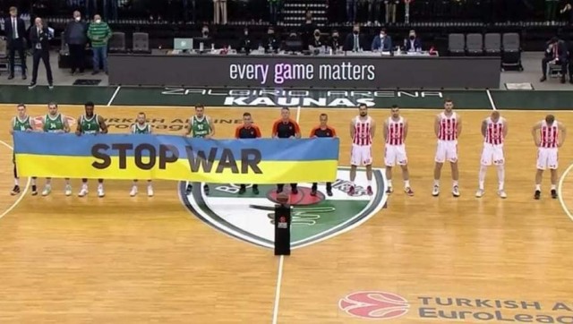 Red Star Belgrade basketball team justify players' refusal to hold pro-Ukraine banner Red Star Belgrade basketball team justify players' refusal to hold pro-Ukraine banner
