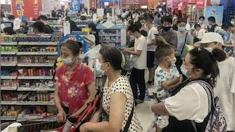 Panic buying in Beijing as people fear stringent lockdown amid spike in COVID-19 cases