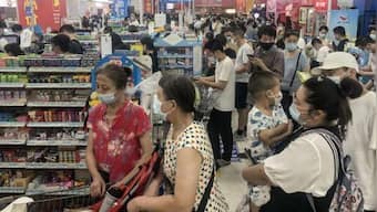 Panic buying in Beijing as people fear stringent lockdown amid spike in COVID-19 cases