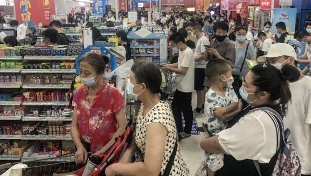 Panic buying in Beijing as people fear stringent lockdown amid spike in COVID-19 cases Panic buying in Beijing as people fear stringent lockdown amid spike in COVID-19 cases
