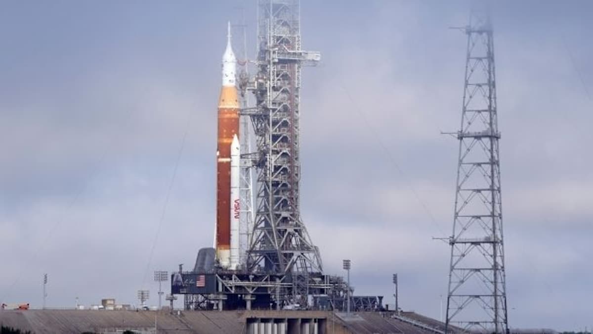 Fuel leak foils NASA's dress rehearsal for moon rocket