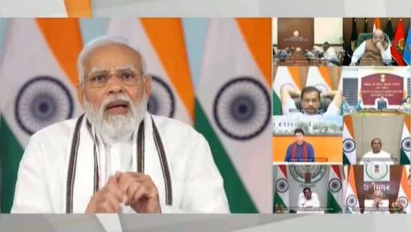 Shashi Tharoor pens poem on Arvind Kejriwal's sitting posture during meet with PM Modi, says 'reveals his pandiculation'