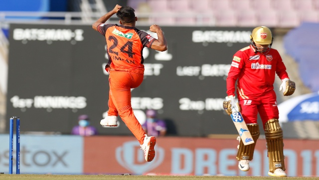 IPL 2022: Umran Malik rattles Punjab Kings with fiery final over; watch video IPL 2022: Umran Malik rattles Punjab Kings with fiery final over; watch video