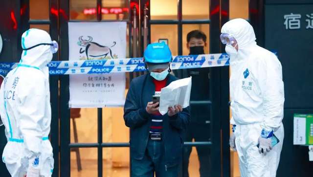China sees massive spike in COVID-19 cases, despite lockdown Shanghai reports record-high new infections China sees massive spike in COVID-19 cases, despite lockdown Shanghai reports record-high new infections