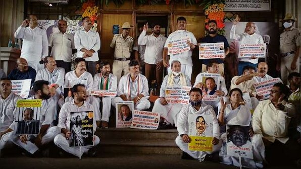 Contractor death: Ex-Karnataka CM Siddaramaiah, Congress' Surjewala and others demand Eshwarappa's arrest, dismissal from cabinet
