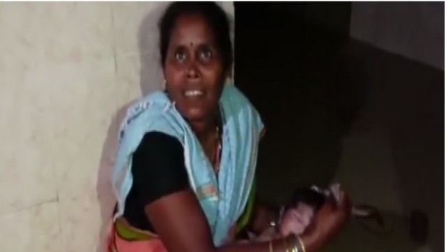 Visakhapatnam: Amid heavy power cuts, woman gives birth under torch light Visakhapatnam: Amid heavy power cuts, woman gives birth under torch light