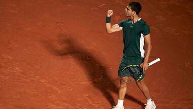 Barcelona Open: Carlos Alcaraz beats top-seeded Stefanos Tsitsipas to reach semis
