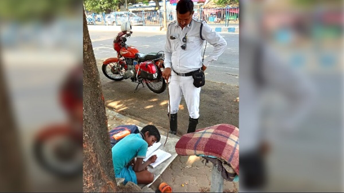 Kolkata traffic cop takes responsibility of teaching underprivileged kid, see picture here