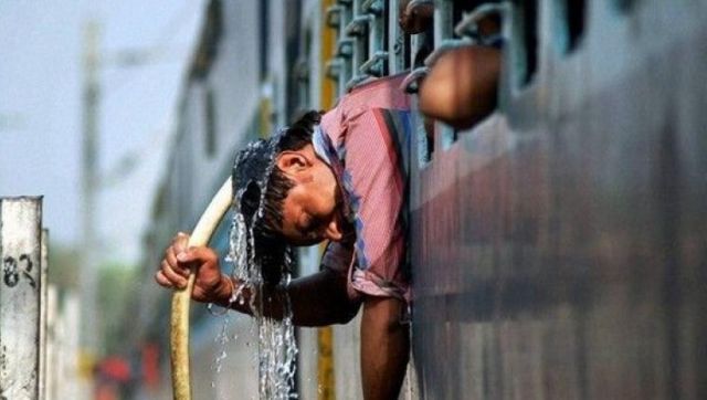 Severe heatwave stifles Delhi; maximum temperature rises to 43 degree Celsius in some parts Severe heatwave stifles Delhi; maximum temperature rises to 43 degree Celsius in some parts