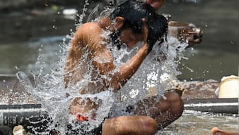 Delhi: No relief from heat-wave conditions, mercury likely to touch 44 degrees Celsius