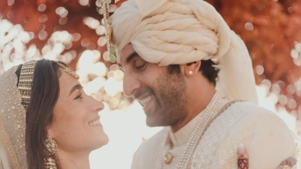 Alia Bhatt changes her Instagtam DP to wedding pic with husband Ranbir Kapoor