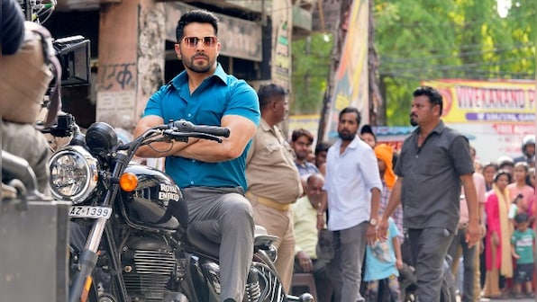Varun Dhawan's swagger avatar from the sets of Nitesh Tiwari's Bawaal goes viral