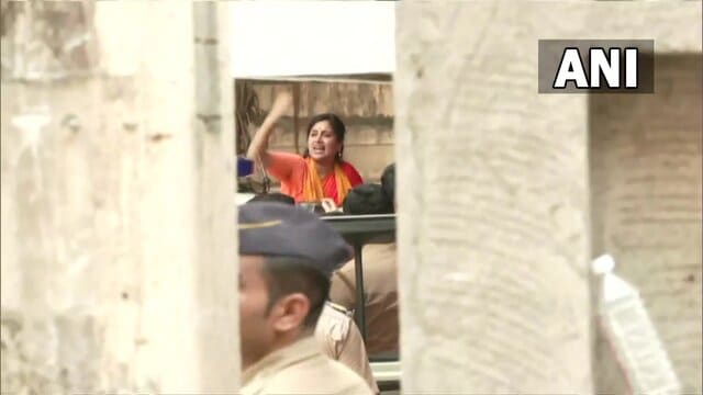 Hanuman Chalisa row: Mumbai Police arrest MP Navneet Rana, MLA Ravi Rana 'for promoting enmity between different groups'