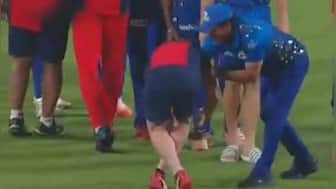 IPL 2022: Watch — Jonty Rhodes touches Sachin Tendulkar's feet after MI vs PBKS clash