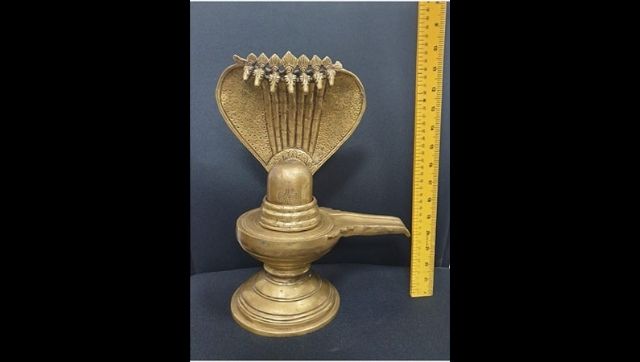 Antique Shivalingam idol bound for export to USA, seized in Chennai Antique Shivalingam idol bound for export to USA, seized in Chennai