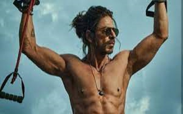 Shah Rukh Khan pens heartwarming note for Pathaan crew Shah Rukh Khan pens heartwarming note for Pathaan crew