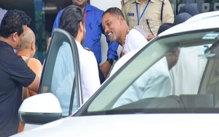 Will Smith in India, seeking spiritual  succour