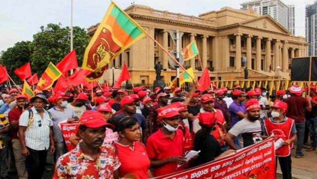 Sri Lanka police imposes curfew in Colombo after 20 injured in clashes between rival political camps Sri Lanka police imposes curfew in Colombo after 20 injured in clashes between rival political camps