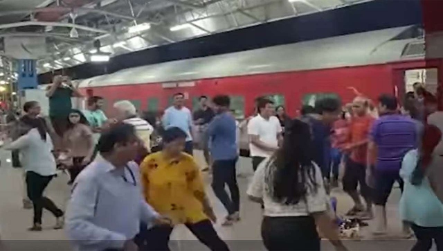 Watch | Passengers perform Garba at Ratlam railway platform to celebrate early arrival of train Watch | Passengers perform Garba at Ratlam railway platform to celebrate early arrival of train