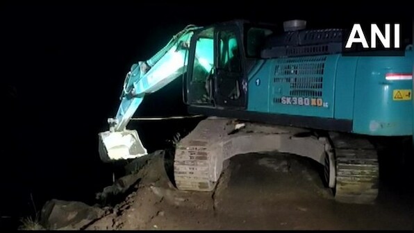 Tamil Nadu: Rescue of three workers trapped in quarry on hold due to unstable rocky surface