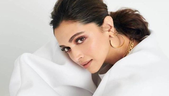 Deepika Padukone poses for the paps as she heads to Cannes Film Festival Deepika Padukone poses for the paps as she heads to Cannes Film Festival