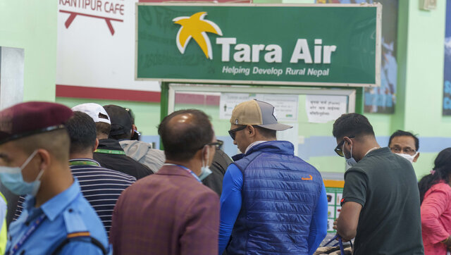 Nepal plane crash: Mobile phone signals from pilot may provide vital clues to site of accident Nepal plane crash: Mobile phone signals from pilot may provide vital clues to site of accident