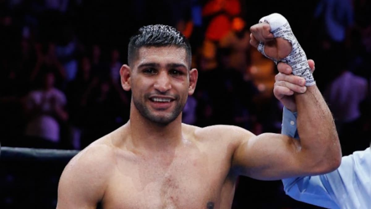 'Time to hang up my gloves': British boxing star Amir Khan announces retirement