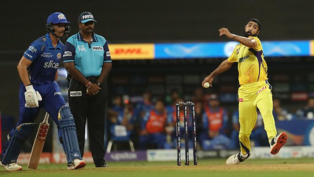 IPL 2022: 'Going by vibe of appeal', Twitter blasts poor umpiring in CSK vs MI match IPL 2022: 'Going by vibe of appeal', Twitter blasts poor umpiring in CSK vs MI match