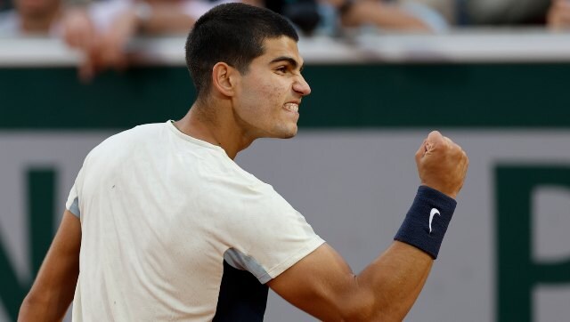 French Open 2022: Carlos Alcaraz anchors his sinking ship just in time to enter the third round of Roland Garros-Sports News , Firstpost