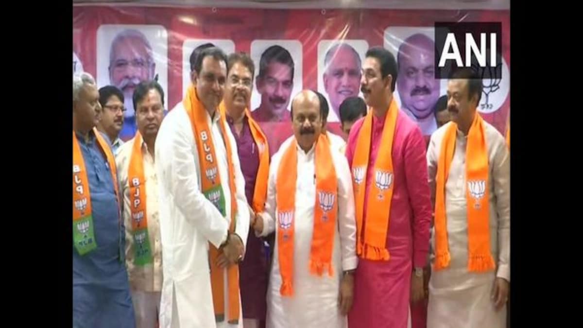 Karnataka: Hours after resigning from Congress, former minister Pramod Madhwaraj joins BJP