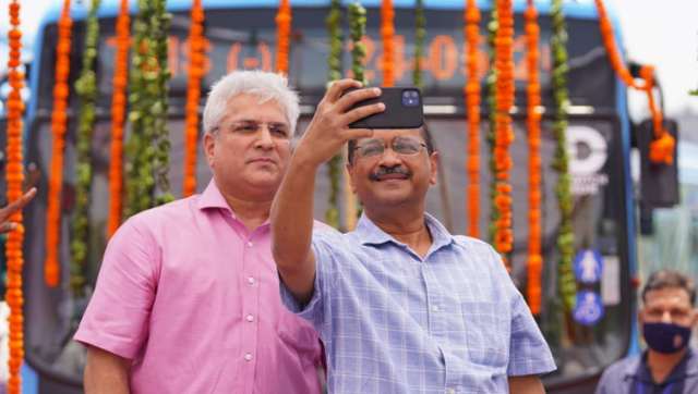 Delhi gets 150 electric buses; Arvind Kejriwal says commuters can avail free travel till 26 May Delhi gets 150 electric buses; Arvind Kejriwal says commuters can avail free travel till 26 May