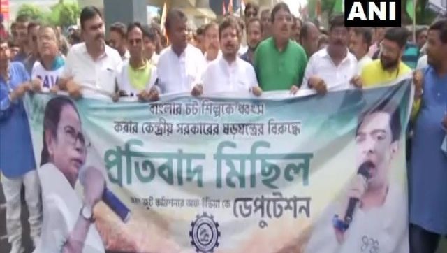 TMC trade union arm burns PM's effigy, protests against Centre's policies on jute TMC trade union arm burns PM's effigy, protests against Centre's policies on jute