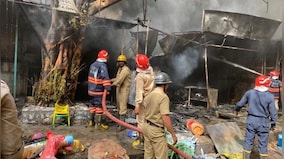 Delhi: Massive fire at godown in Jhandewalan