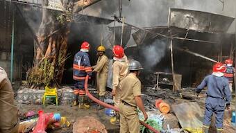 Delhi: Massive fire at godown in Jhandewalan